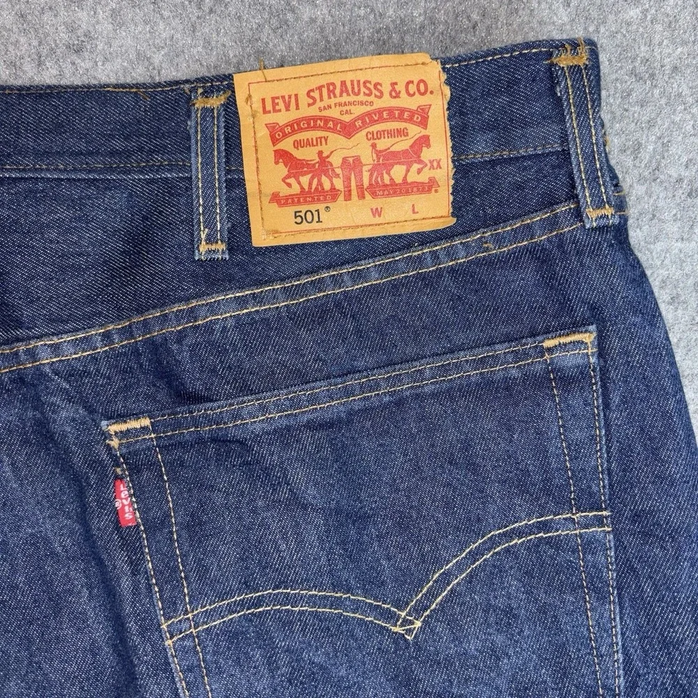 Levi Jeans 501 Mens 42x31 Straight Leg Button Fly‎ Blue Denim Original Fit